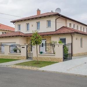  Apartman Aura